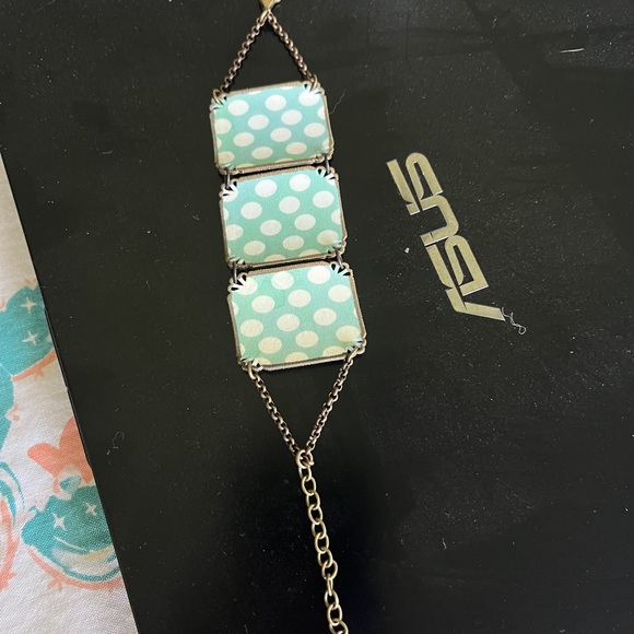 Elegant Bird and Portrait Bracelet. Victorian Trading Co. - Picture 2 of 2